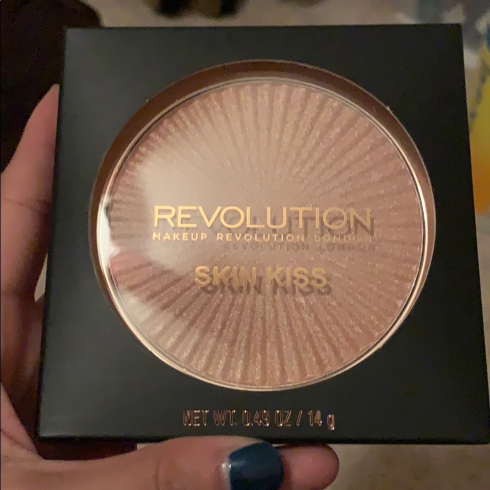 Makeup Revolution Skin Kiss in Peach Kiss
